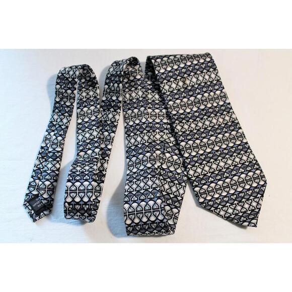 J. GARCIA Silk Necktie, Black-Gray-Silver, 3.5 X 58 Inches - Picture 2 of 6